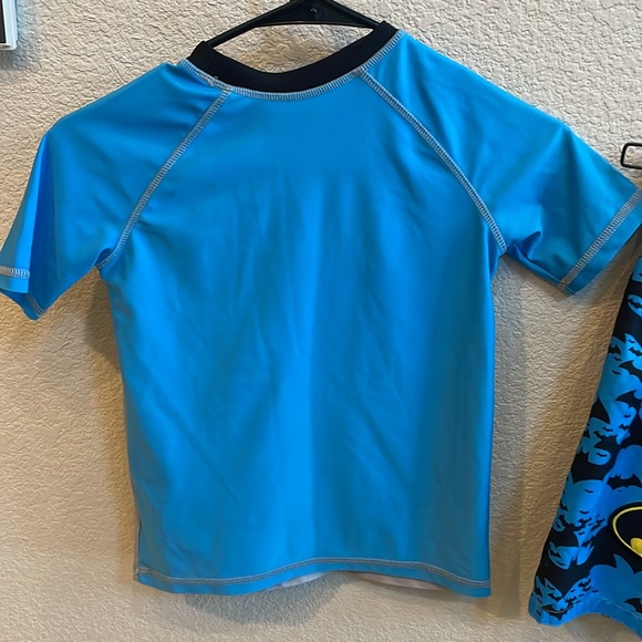 Boys swim trunks and rash guard, size 7 - Picture 3 of 6